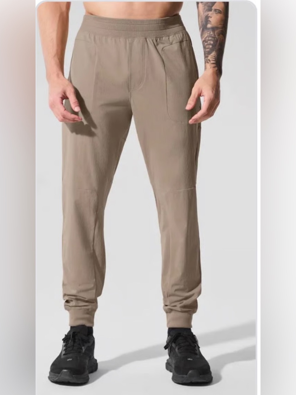 ALO Yoga Men's Joggers in Khaki Taupe